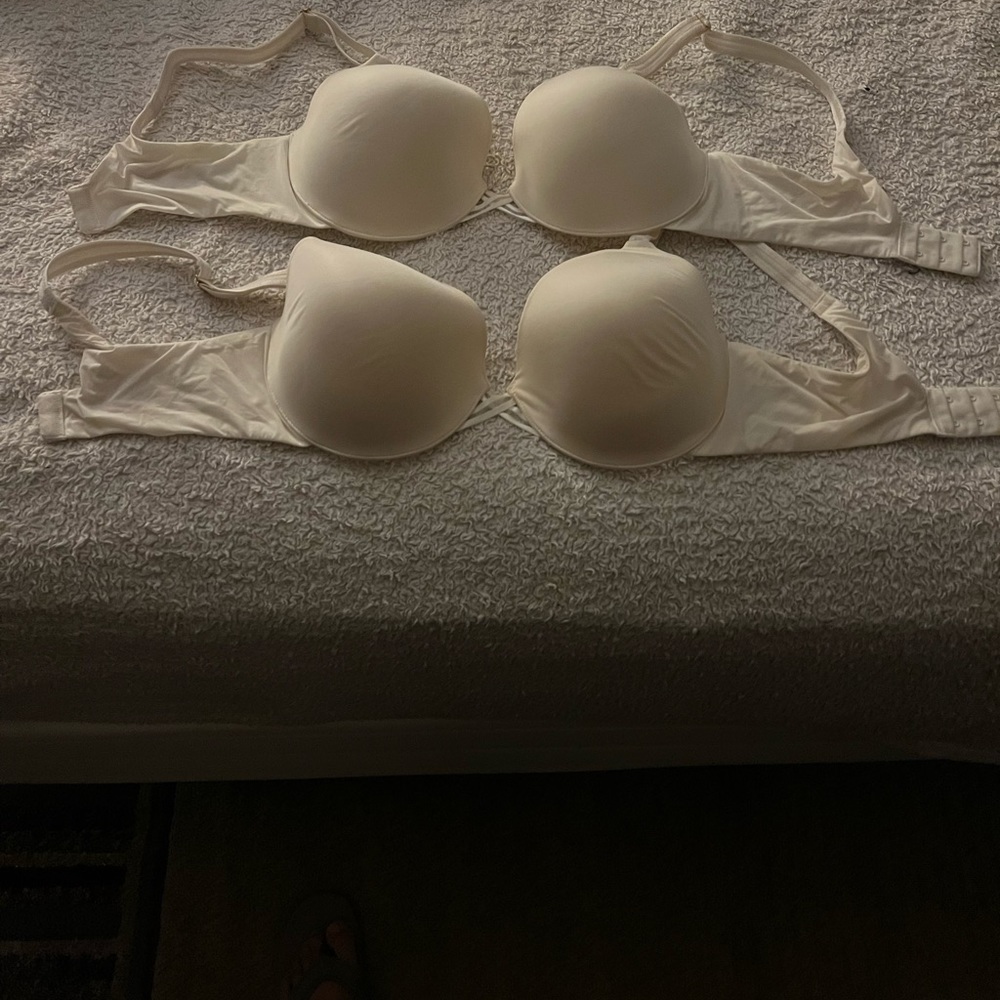 MAIDENFORM 34D BRA, COLOR CREAM